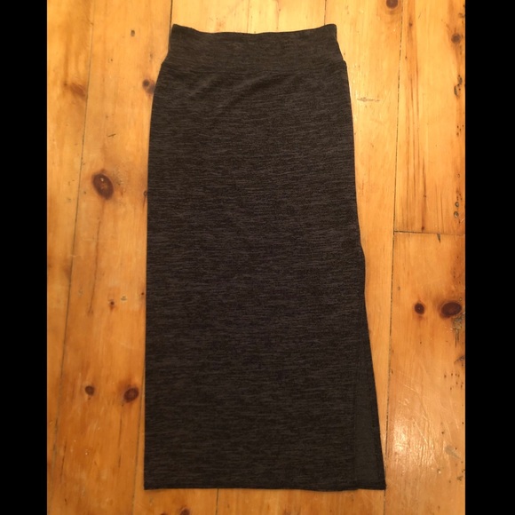 Aritzia Wilfred Free Midi Skirt in dark grey - Picture 5 of 7